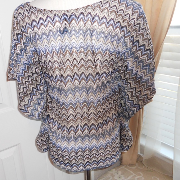 🌹Crochet tunic style shirt w/ suede laced detail - Picture 3 of 5